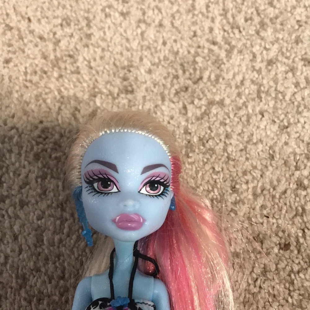 Monster high doll- Abby from skull shores